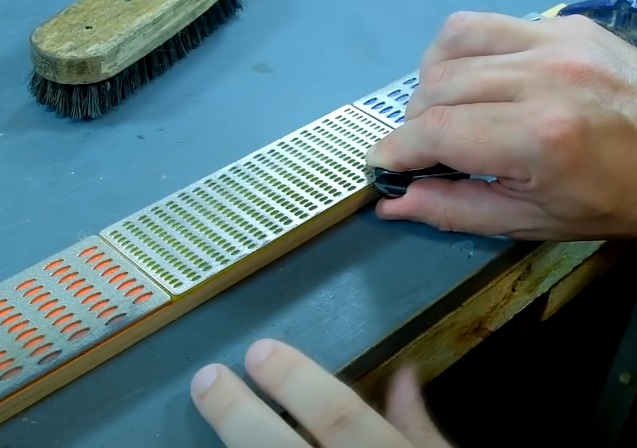 фреза протирается салфеткой