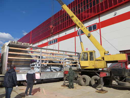 выгрузка станка при помощи крана