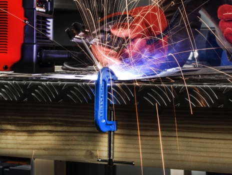 использование струбцины при сварочных работах