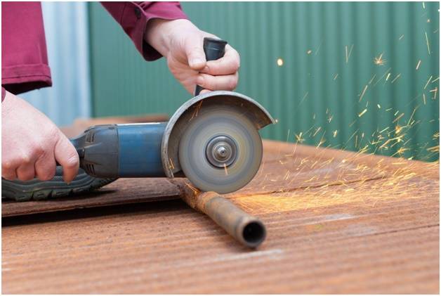 отрезание трубы болгаркой в домашних условиях