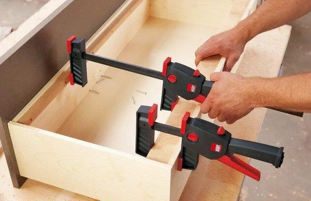 работа со столярными струбцинами