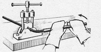 ручная гибка трубы с использованием рычага