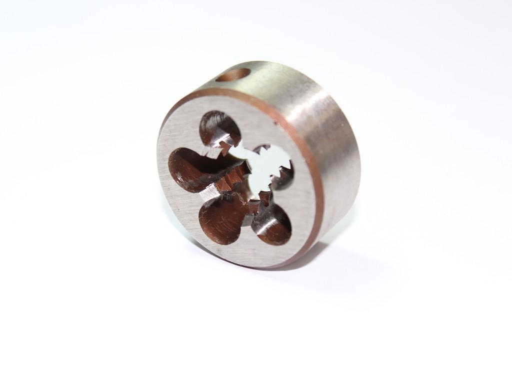 Фото Плашка трапецеидальная Тr 24х5