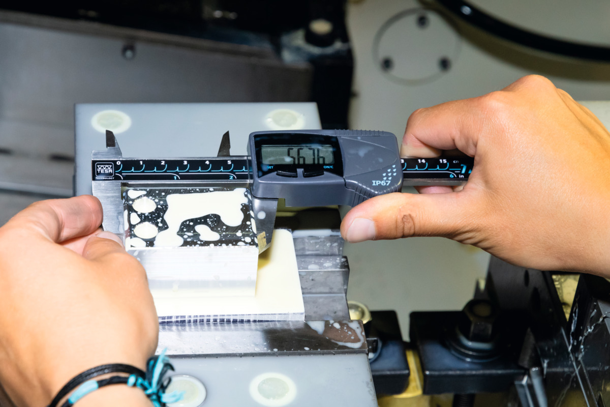 Фото Штангенциркуль с цифр. отсчетным устройством TESA-CAL IP67 150 мм