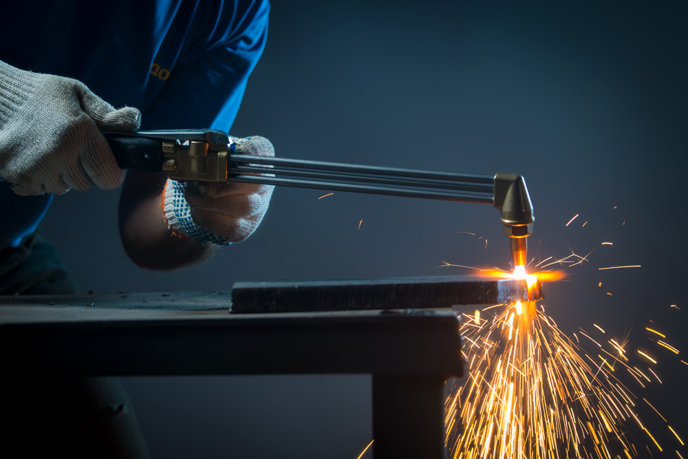 Резка металла газовым резаком