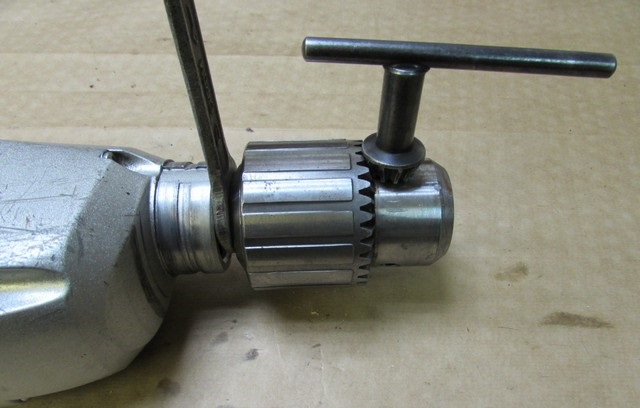 Выкручивание патрона дрели