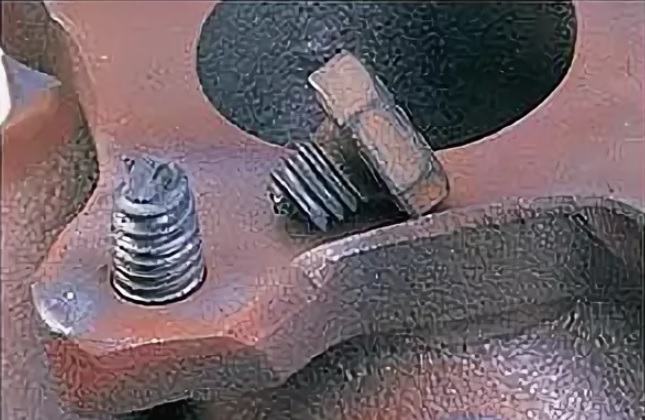 Вариант пломки болта при котором его выкручивание пройдет максимально просто