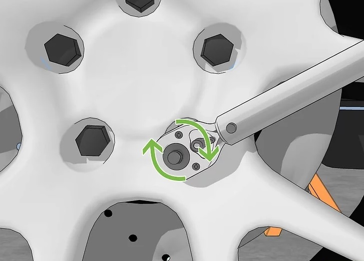 последовательно поворачивайте ключ в заданном направлении