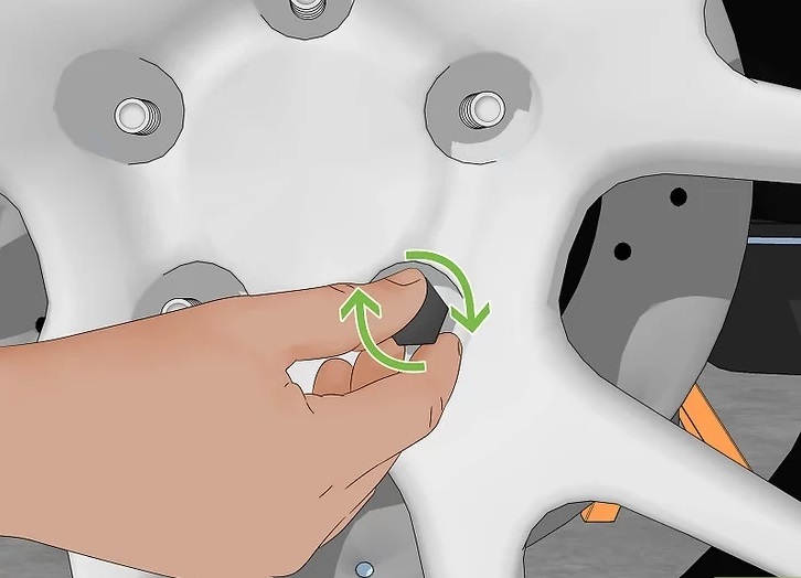 наживите гайку на резьбовую шпильку