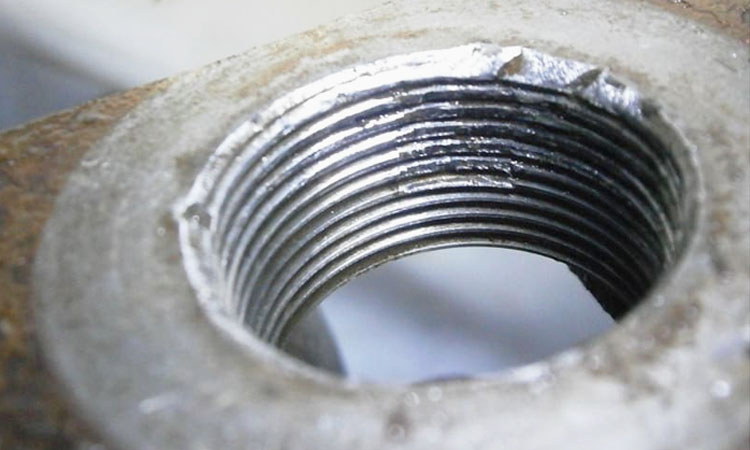 Пример поврежденной резьбы