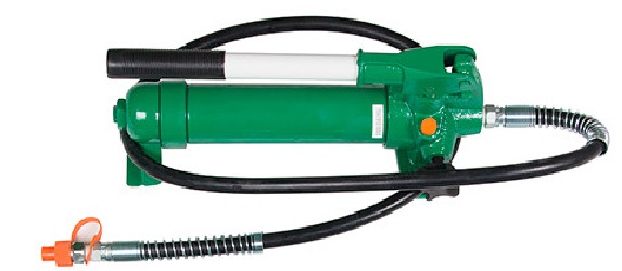 Помпа с подключенным шлангом