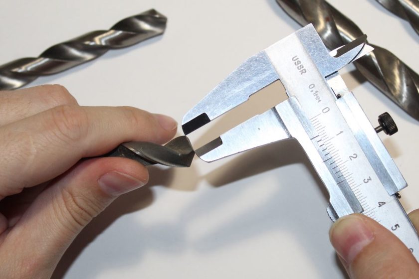 9_Проверка штангенциркулем соответствия длин режущих кромок.jpg