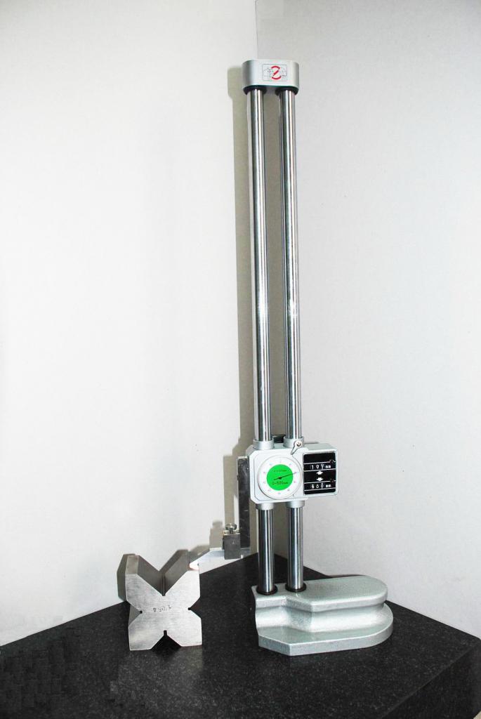 Измерение высоты изделия штангенрейсмасом