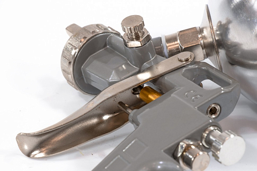 Фото 1 товара Краскораспылитель пневм. с верхним бачком V 0,6 л, сопло D 1.2, 1.5 и 1.8 мм Matrix